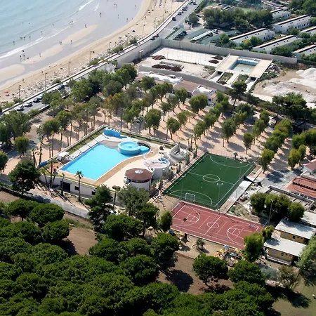 Vakantiepark Village Baia Turchese 4*